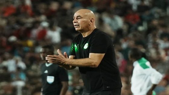 في الكورة : حسام حسن بالعلم المصري في المغرب “فيديو”