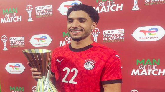 في الكورة : مرموش يهدي قميصه لأحد أصدقائه في المدرجات بعد نهاية مباراة أنجولا “فيديو”