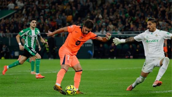 في الكورة : حكم مباراة برشلونة وآينتراخت فرانكفورت في دوري أبطال أوروبا