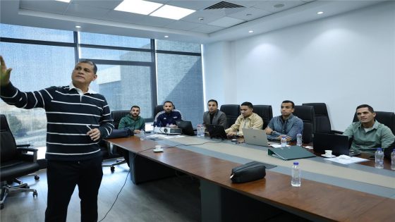 في الكورة : أوسكار رويز يُجري اختبارات بدنية وقياسية للحكام قبل استئناف الدوري