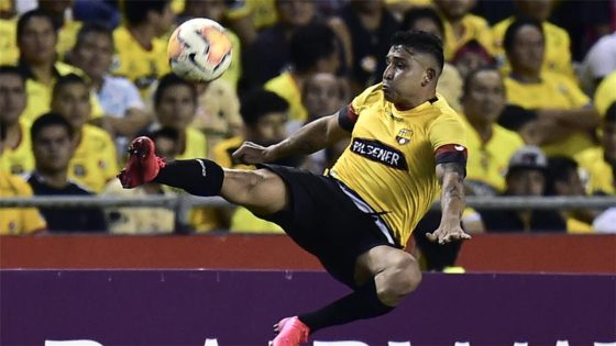 في الكورة : وفاة ماريو بينيدا لاعب برشلونة في هجوم مسلح