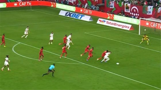 في الكورة : فيديو | بمهارة رائعة.. رياض محرز يسجل هدف الجزائر الثاني أمام السودان