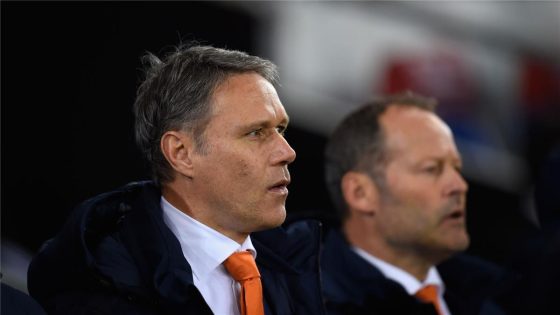 في الكورة : فان باستن: لاعب برشلونة الأفضل في العالم.. وسيستمر في حالة واحدة