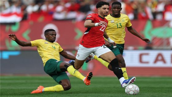 في الكورة : فيديو وصور | طرد لاعب منتخب مصر و”خناقة” مع لاعبي وجهاز جنوب إفريقيا