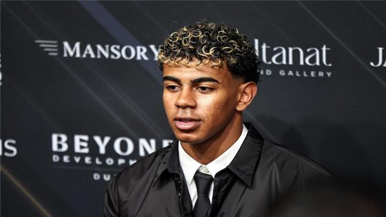 في الكورة : حفل جلوب سوكر.. لامين يامال بعد تتويجه بـ3 جوائز: أشعر بضغط أكبر من الموسم الماضي