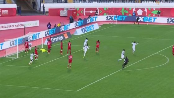 في الكورة : بالخطأ في مرماه.. فيديو | ساؤول كوكو يسجل هدف السودان الأول أمام غينيا الاستوائية