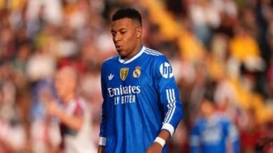 في الكورة : نجوم برشلونة وباريس يتصدرون فريق العام 2025