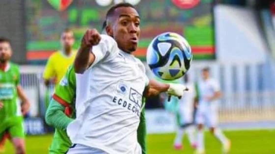 في الكورة : قرار مهم من الأهلي بشأن التعاقد مع المدافع الجزائري أشرف عبادة