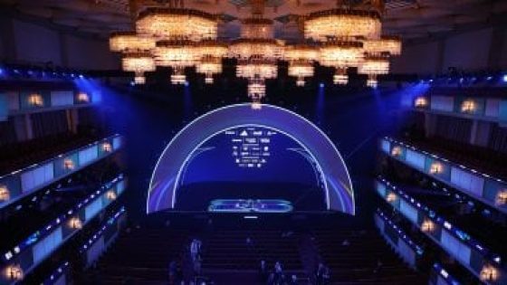 في الكورة : مسرح جون كينيدي للفنون جاهز لاستقبال قرعة كأس العالم 2026.. صور