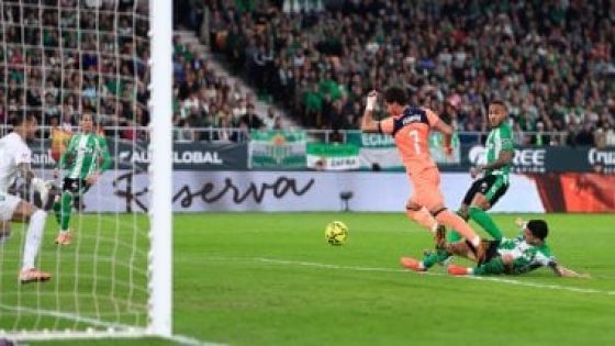 في الكورة : ريال بيتيس ضد برشلونة.. هاتريك توريس يمنح البارسا التقدم 4-1 “فيديو”