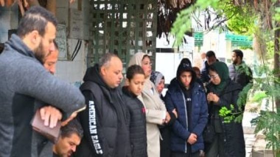 في الكورة : فى لفتة وفاء ومحبة.. سباحو نادى الزهور يزورون قبر زميلهم يوسف فى بورسعيد