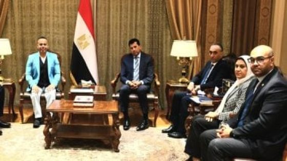 في الكورة : وزير الرياضة يلتقى البطل البارالمبى شريف عثمان ويوجه بتذليل العقبات