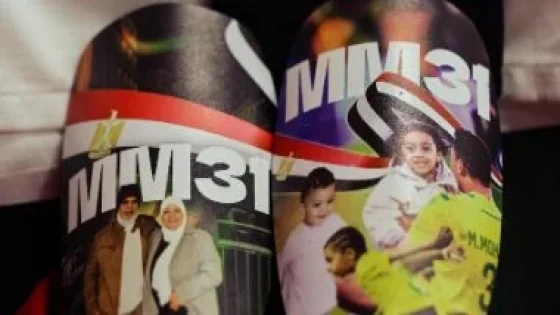 في الكورة : مصطفى محمد يحتفظ بصورة والديه وأبنائه على الشنكار قبل مباراة جنوب أفريقيا.. صور