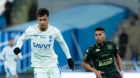 في الكورة : الخلود ضد الهلال.. هدفان وطرد في تعادل الشوط الأول بالدوري السعودي