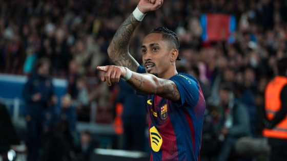 في الكورة : كم ثنائية سجلها رافينيا مع برشلونة؟