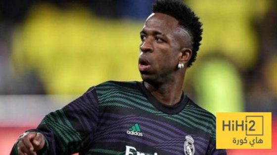 في الكورة : صور : جمهور تالافيرا يرمون الكرة الشاطئية على فينيسيوس