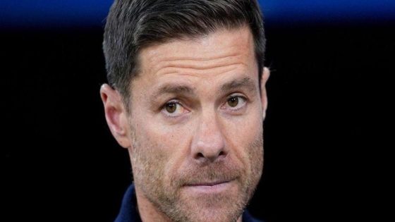 في الكورة : مدرب إشبيلية يدافع عن ألونسو