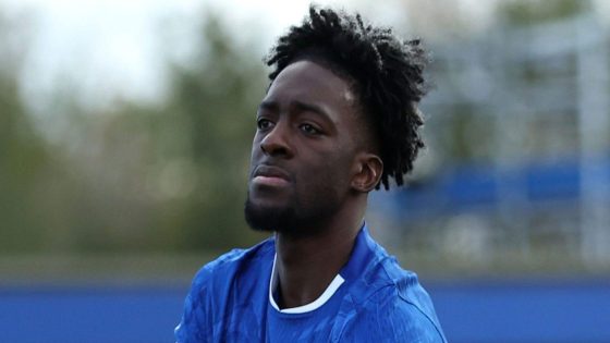 في الكورة : سبب صعوبة انضمام مدافع تشيلسي إلى برشلونة