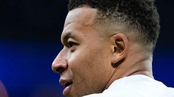 في الكورة : صورة: مبابي يشعر بالألم من الإصابة في التدريبات