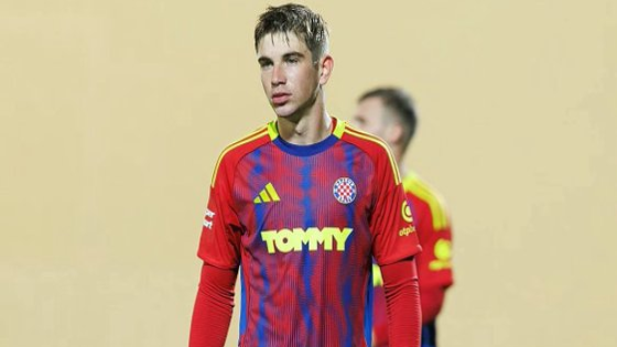 في الكورة : برشلونة يراقب موهبة كرواتية في قلب الدفاع