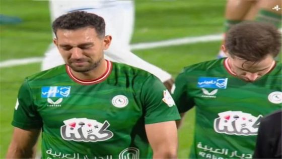 في الكورة : كوكا يتعرض لإصابة قوية في مباراة الاتفاق والأخدود.. ويغادر باكيًا