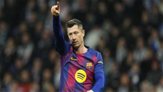 في الكورة : موقف ليفاندوفسكي من الرحيل عن برشلونة إلى الهلال السعودي